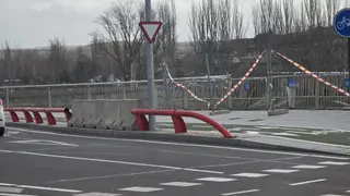 Vallas de hormigón en la rotonda de los Sanitarios