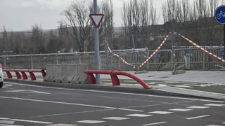 Vallas de hormigón en la rotonda de los Sanitarios