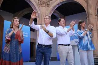 Feijóo clausura un acto sobre familia y políticas sociales con Alfonso Fernández Mañueco en el Colegio Arzobispo Fonseca