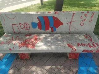 Pintura en el mobiliario urbano del bulevar del Padre Enrique Basabe (1)