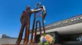 Estatua a las puertas del hospital de Salamanca de ALCER en honor a los donantes y donados de órganos