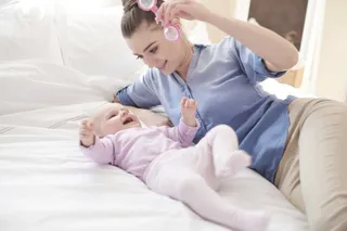 Sonajero para la estimulación auditiva del bebé