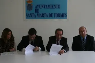 El Ayuntamiento y Microbank firman un convenio para incentivar la actividad emprendedora