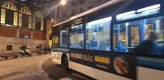 Autobús en la Plaza del Mercado. Foto de archivo S24H