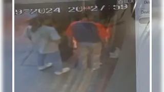 Joven que se llevó el peluche de Tambor de una joyería de la calle Toro