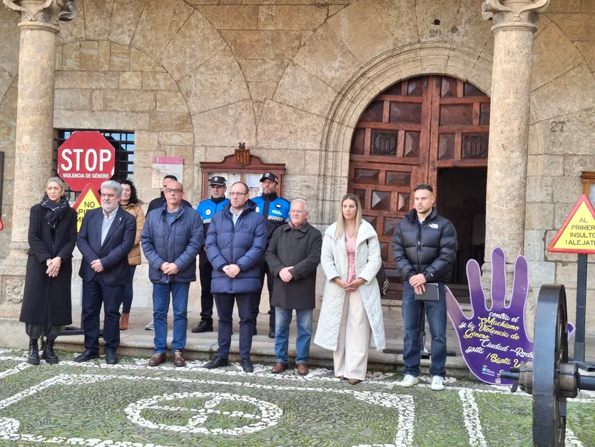 Minuto de silencio por el 25N en Ciudad Rodrigo