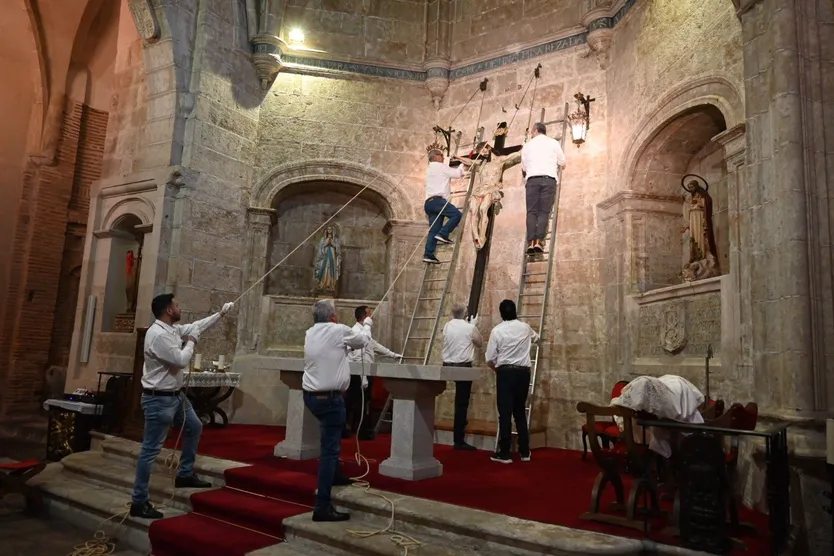 Besapiés del Santísimo Cristo de la Expiración en el Martes Santo en Ciudad Rodrigo