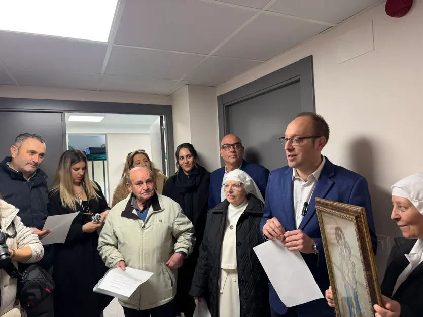 Colocación de la Virgen de la Salud en la enfermería con motivo del Carnaval del Toro