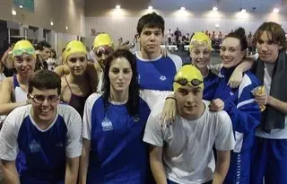 Los nadadores del Acuático logran diez medallas en el Campeonato Regional