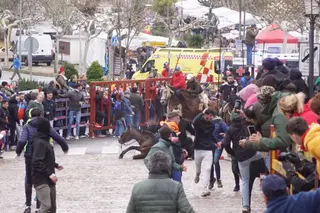 Ambiente en el encierro a caballo del Domingo de Carnaval 2025 en Ciudad Rodrigo. Fotos S24H (23)
