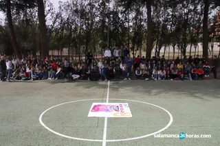 Gran puzle humano en el colegio Santa Teresa dde Jesús (56)