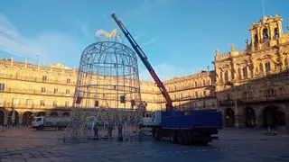 Retirada de la gran campana de la Plaza Mayor