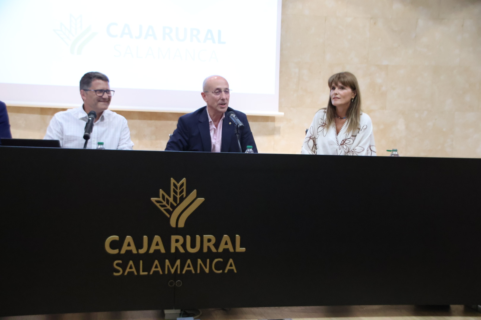 La Concejala De Deportes, Almudena Parres, Participa En La Presentaci&oacute;n De La Vuelta Ciclista a Salamanca (7)