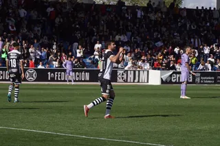 Carlos de la Nava dedica al ex presidente Miguel Ángel Sandoval su gol ante el Real Madrid Castilla | FOTO ANDREA MATEOS