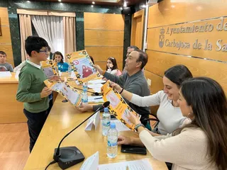 Consejo de Niños y Adolescentes de Carbajosa de la Sagrada reunidos con los ediles