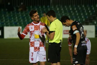 Pozo protesta al árbitro ante el Racing Ferrol