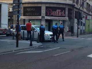Colisión entre dos vehículos en Álvaro Gil 8/6/16