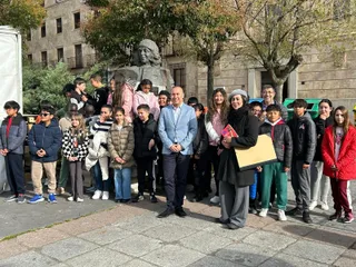 Salamanca revive a Carmen Martín Gaite con un paseo teatralizado para escolares