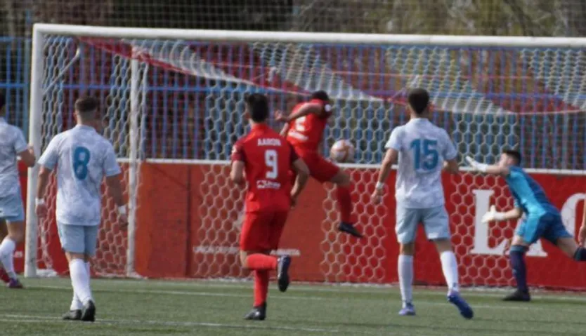 Imagen del gol de la UD Santa Marta al Mirandés B | FOTO SALAMANCA24HORAS.COM