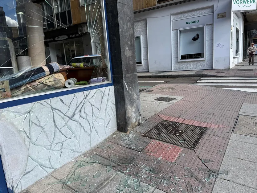 Roban en una tienda en la plaza de Gabriel y Galán