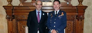El rector recibe al coronel jefe de la Base Aérea de Matacán