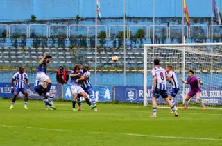 Gol de De la Nava de cabeza ante el Real Avilés | FOTO UNIONISTAS CF
