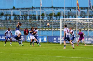 Gol de De la Nava de cabeza ante el Real Avilés | FOTO UNIONISTAS CF