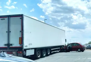 Aparatoso accidente en el Polígono Sur de Guijuelo