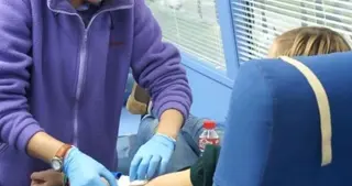 Lanzados a superar el récord de donantes de sangre