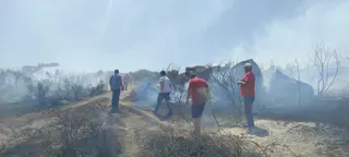 Fuego en una explotación ganadera de San Felices de los Gallegos.