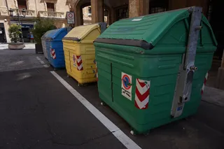 Contenedores de reciclaje. Fotos de archivo
