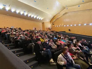 El Centro Municipal Integrado (CMI) Julián Sánchez ‘El Charro’ ha acogido el sorteo de la nueva promoción de 48 viviendas protegidas (6)
