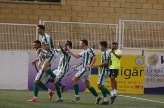 Los jugadores del Guijuelo celebran su gol ante Unionistas | FOTO JUANES