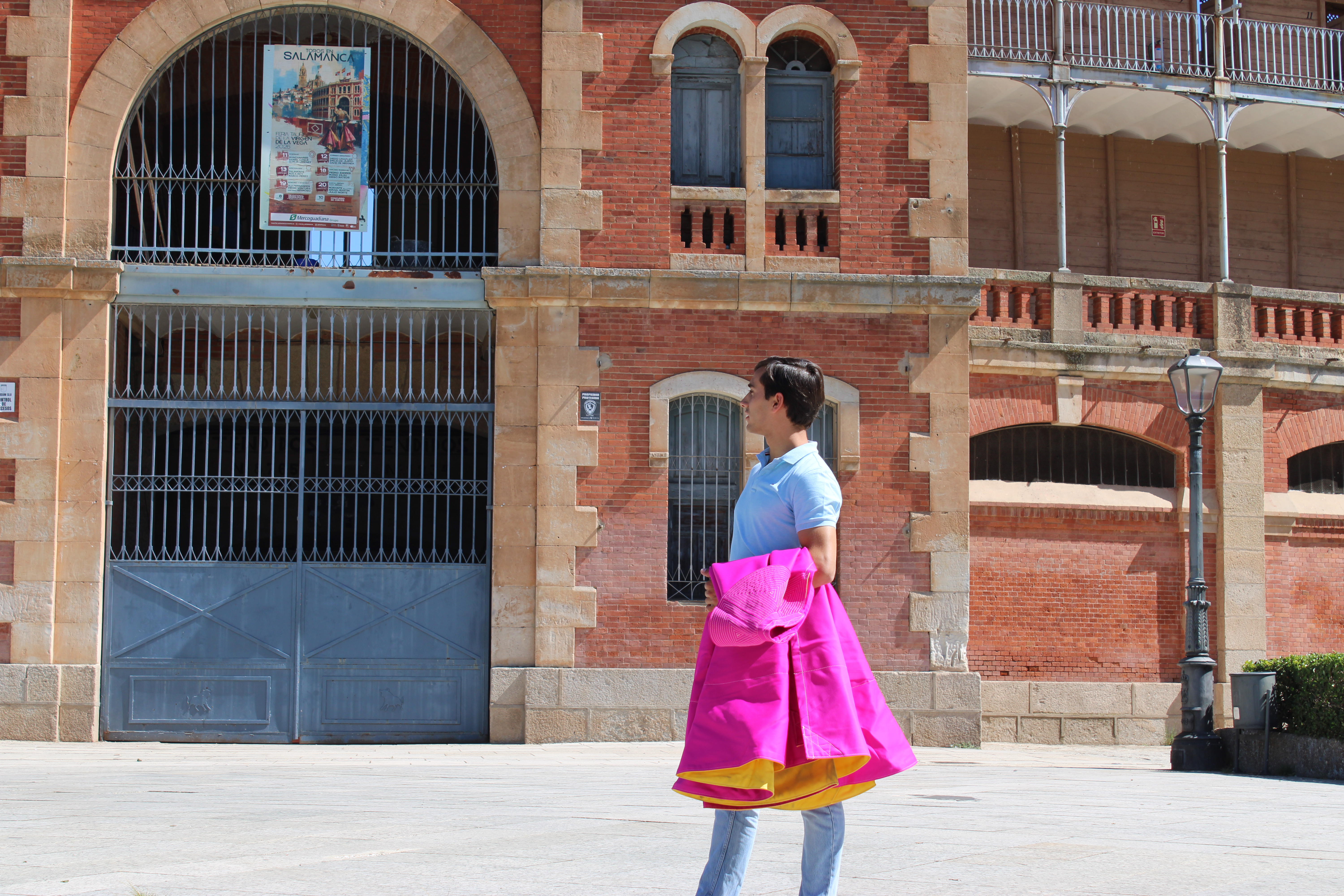 Ismael Mart&iacute;n Ante La Plaza De Toros La Glorieta | Ver&oacute;nica Tapia