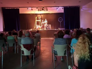 Un momento de la representación de La Nómada Teatro en el Centro cultural de Huerta