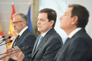 Alfonso Fernández Mañueco en la rueda de prensa de presentación de los Presupuestos Generales 2027 - Rubén Cacho (ICAL)