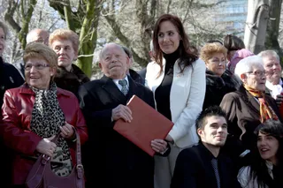 Saturnino de la Fuente, rodeado de su familia, durante la celebración de sus 100 años. ICAL