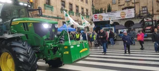 Los primeros tractores ya están en Gran Vía | Javier S. Fraile