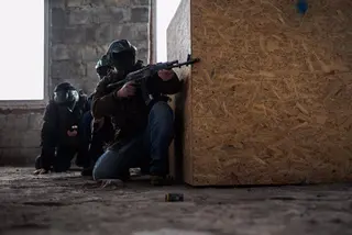 Un entrenamiento militar en Ucrania. Foto Alejandro Martínez Vélez | EP