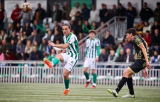 Willy, ante el Ourense | FOTO CD GUIJUELO