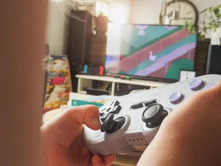 Una persona juega en su casa. | EP