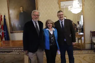 Entrega de título de Huésped Distinguido a los poetas Luis Mary Giraldo y Federico Díaz Granados