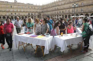 Mosaico humano en la Plaza Mayor para concienciar sobre la esclerosis múltiple