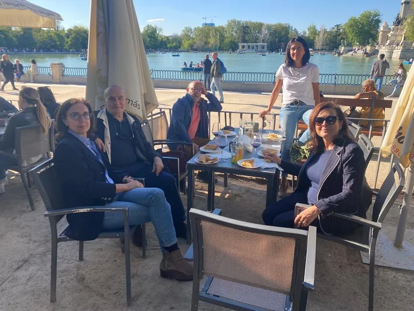 Más de un centenar de salmantinos celebran el Lunes de Aguas en el Parque de El Retiro de Madrid