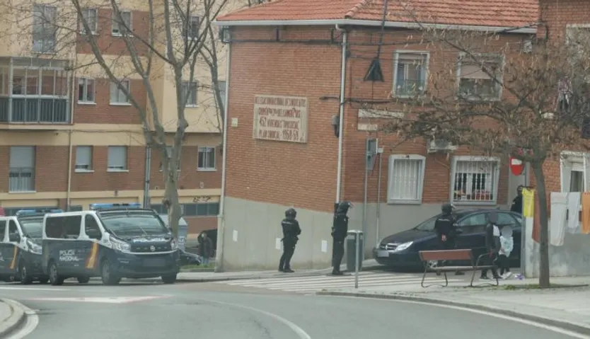 Policía Nacional en la calle Sierra de Béjar Image 2021 02 02 at 15.18.54