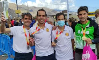 Los cuatro corredores salmantinos, al término de la prueba / FOTO ATLETISMO MACOTERA