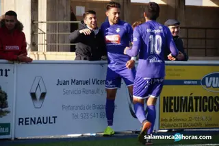 Garrido celebra un gol ante la Ponferradina B | FOTO SALAMANCA24HORAS.COM