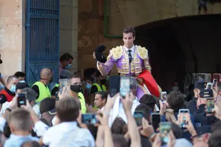 Alejandro Marcos se hace con dos orejas y sale por la Puerta Grande (5)