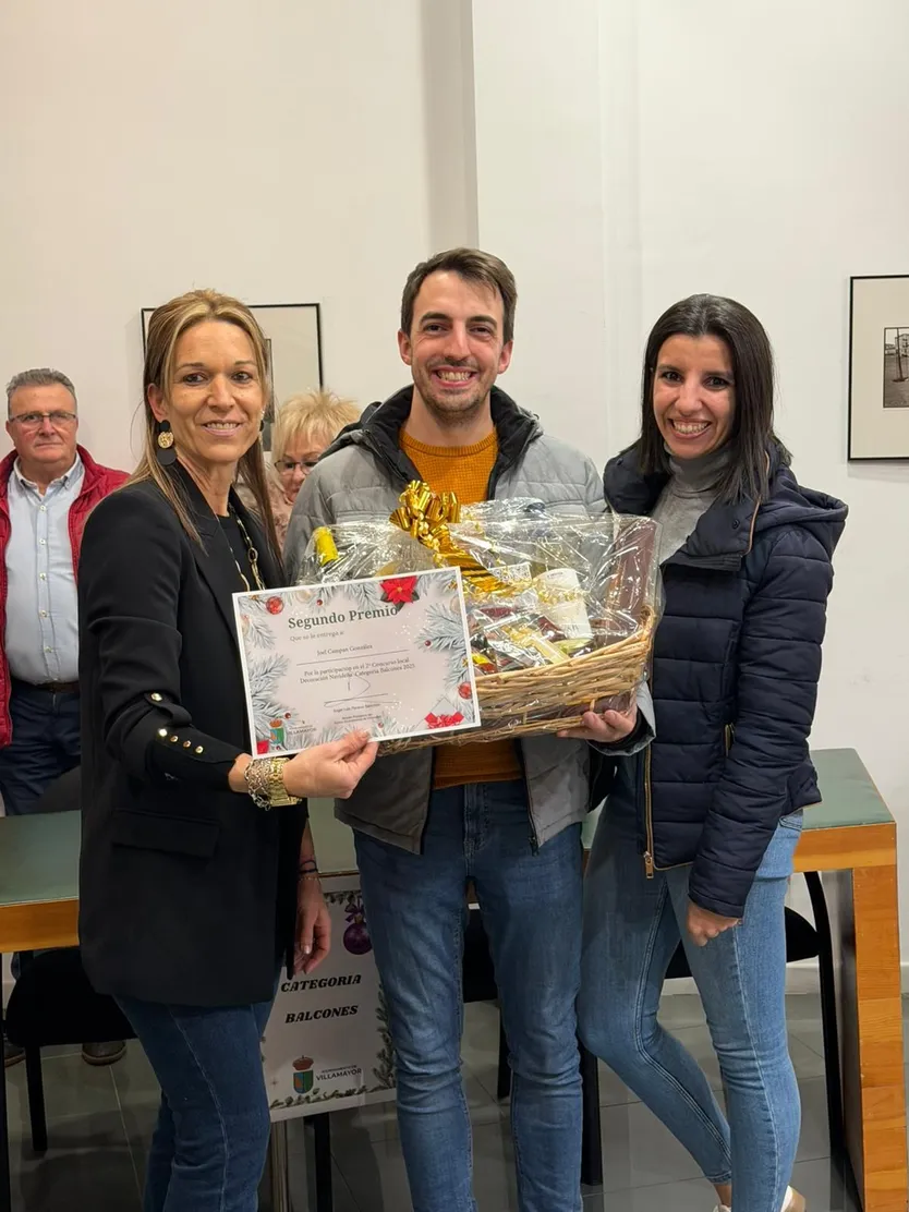 Villamayor entrega los premios de los concursos de decoración navideña y belenes