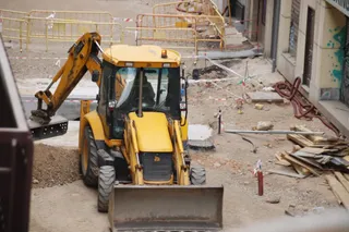 Corte de tráfico por obras en la calle Álvaro Gil. Foto de archivo